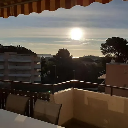 Apartment T3, 2ch, Classe 3,parking Gratuit Sur Place A 600m De La Plage, Des Commerces ,du Port Proche St Tropez Cavalaire-sur-Mer
